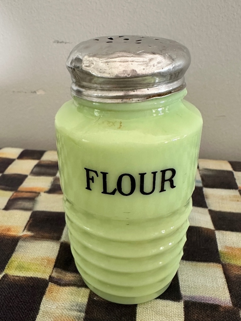 Vintage Jeannette Jadeite Glass Green Beehive 5” Flour Shaker with Lid Glows